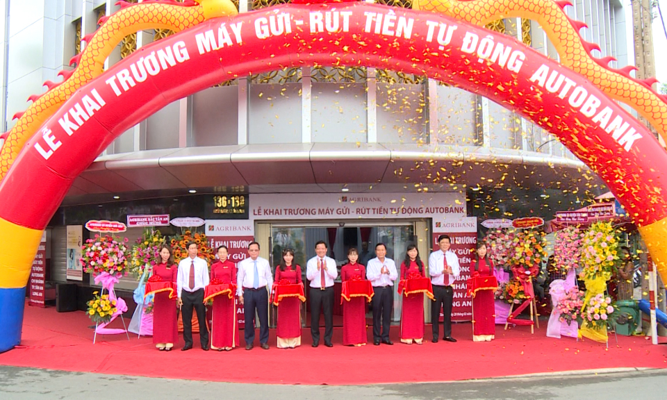 Agribank chi nhánh Long An khai trương Ngân hàng tự động Autobank thứ 8