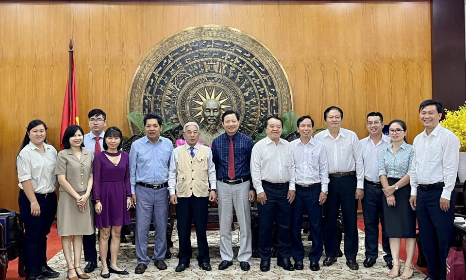 Lãnh đạo tỉnh tiếp và làm việc Trường Đại học Cửu Long về đào tạo y tế