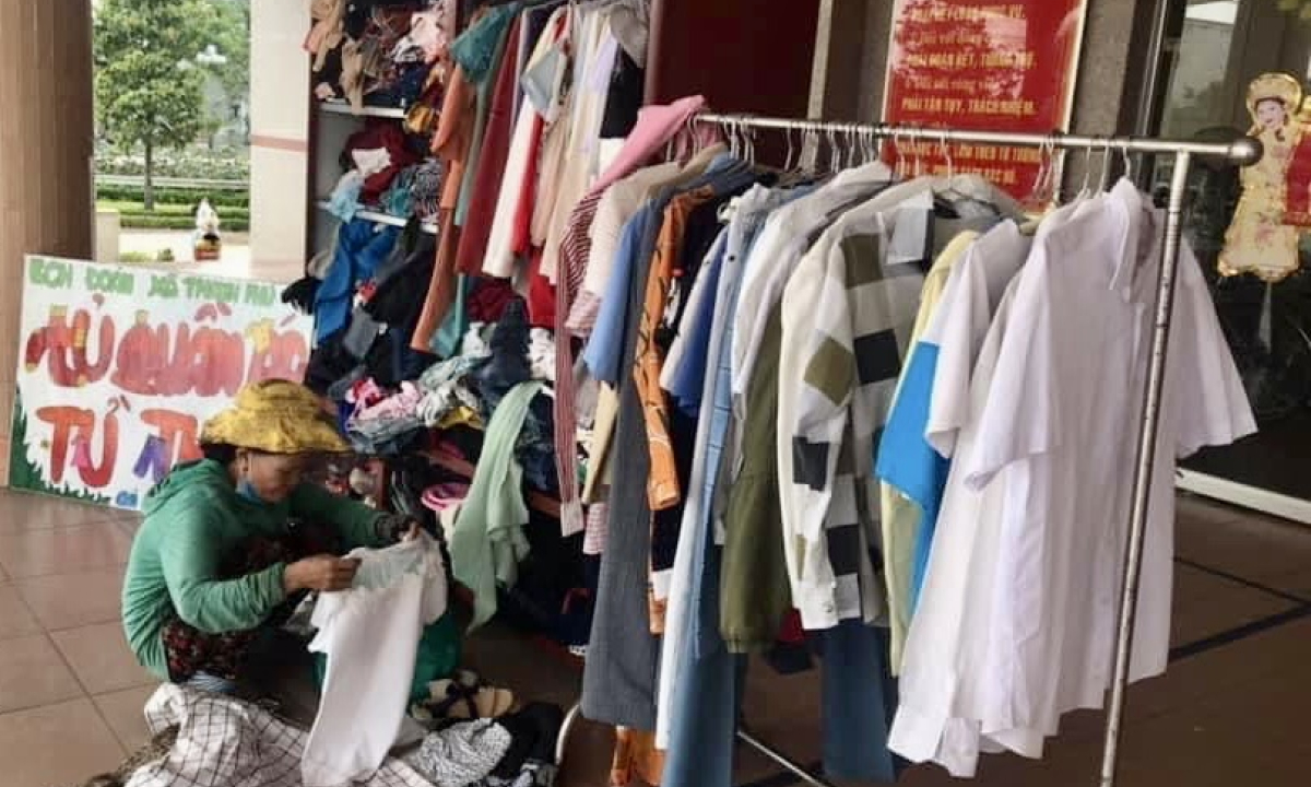 Bến Lức: “Tủ quần áo yêu thương” – Niềm vui nhỏ, ý nghĩa lớn