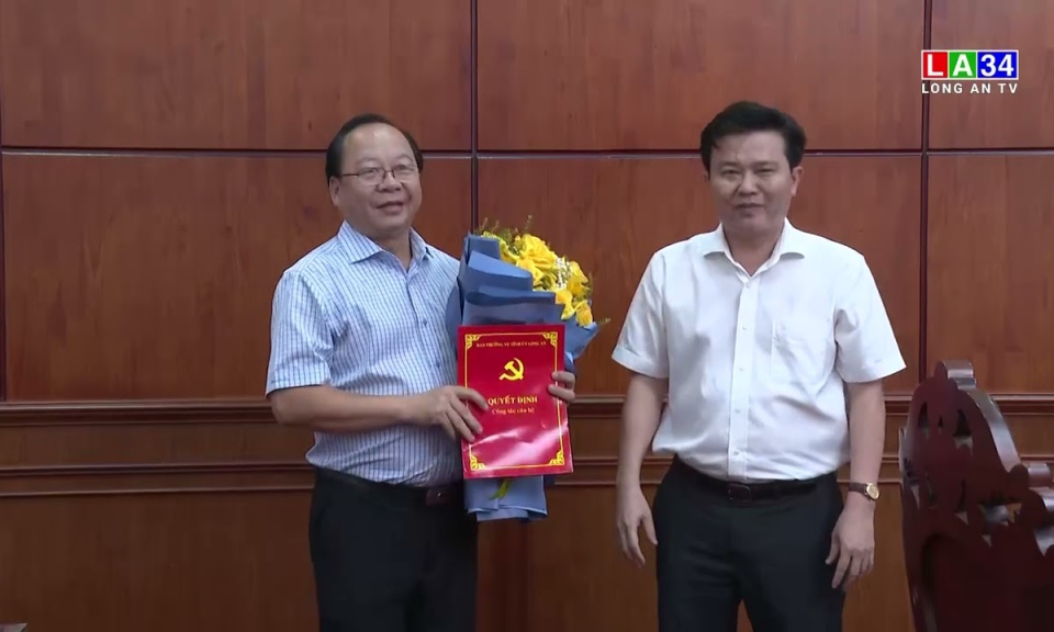 Công bố quyết định về công tác cán bộ