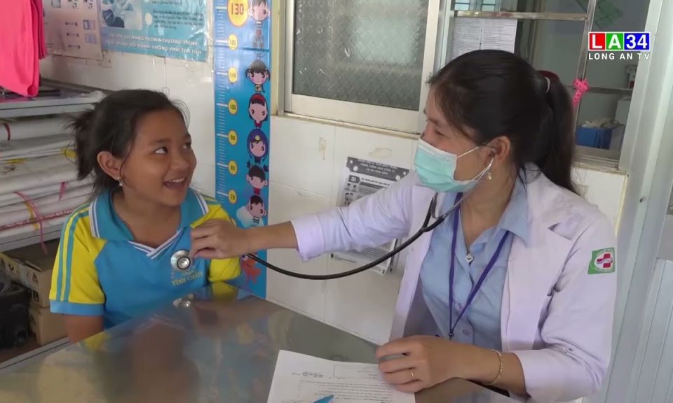 Tân Hưng: Tiêm vaccine phòng Covid-19 mũi 1 và tiêm trả mũi 2 cho trẻ em