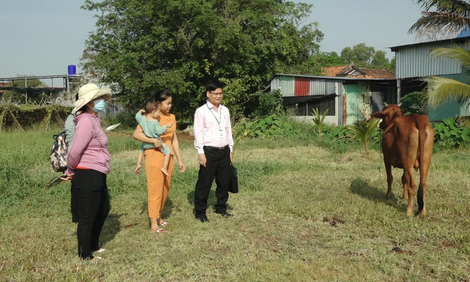 Đức Hòa kiểm tra, giám sát hoạt động nhận ủy thác vay tín dụng chính sách