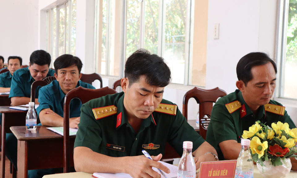 Ban chỉ huy Quân sự huyện Bến Lức tập huấn cán bộ huấn luyện năm 2023