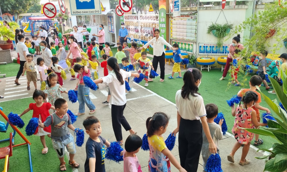 Thành phố Tân An các trường mầm non, mẫu giáo duy trì tốt thể dục buổi sáng cho trẻ