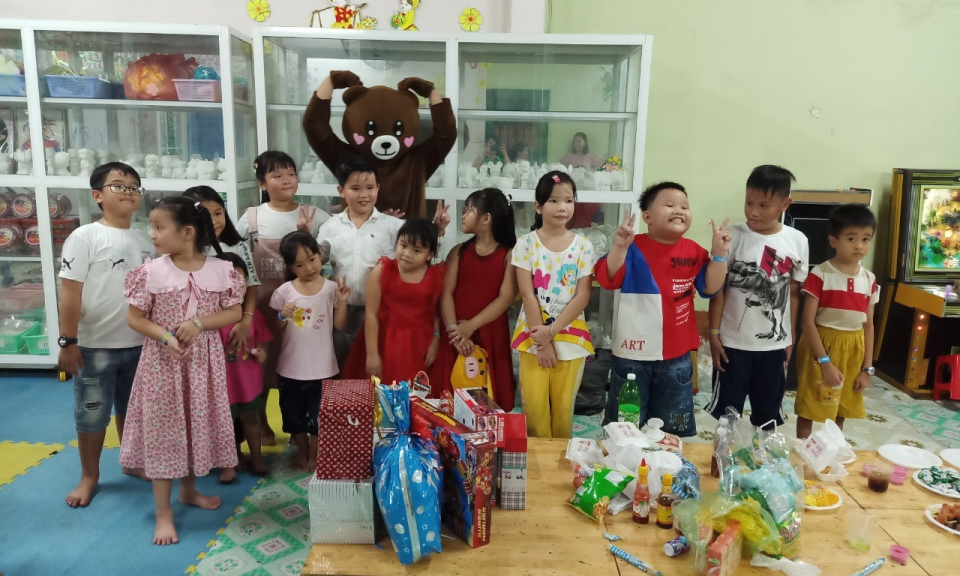 Thủ Thừa: Mang niềm vui đến với các em học sinh