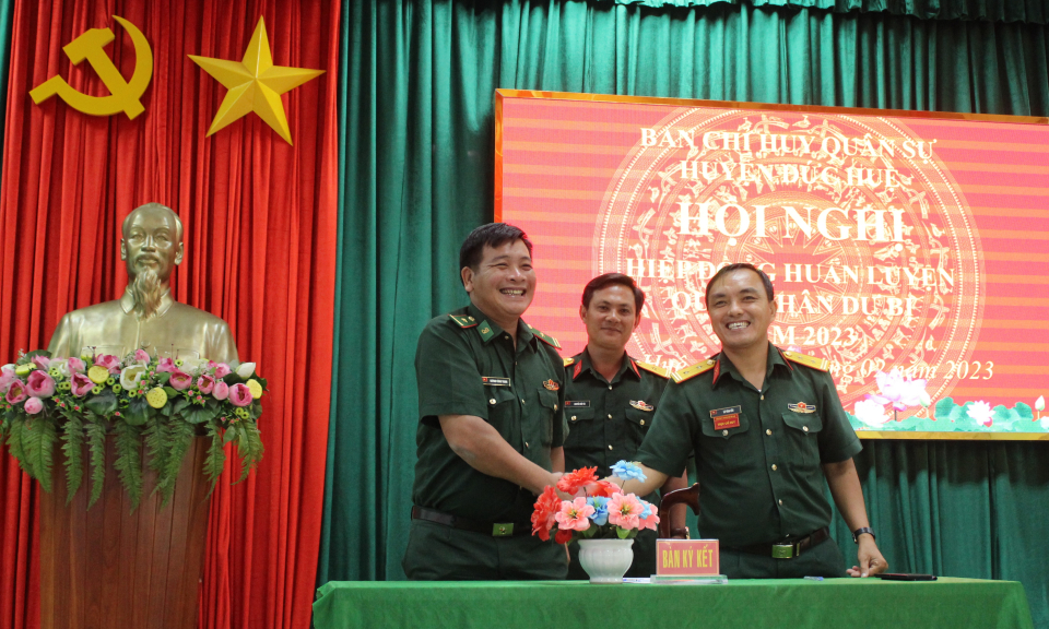 Đức Huệ  hiệp đồng huấn luyện quân nhân dự bị năm 2023