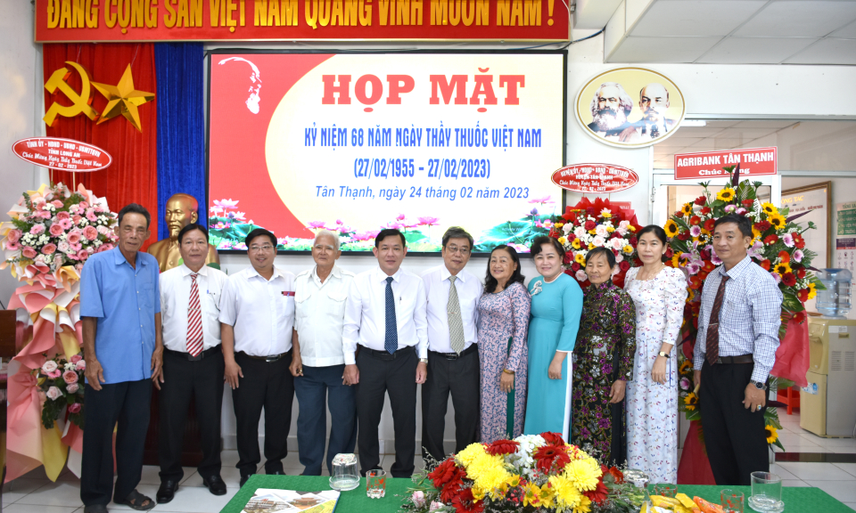 Trung tâm Y tế huyện Tân Thạnh họp mặt kỷ niệm 68 năm ngày Thầy thuốc Việt Nam 27/2