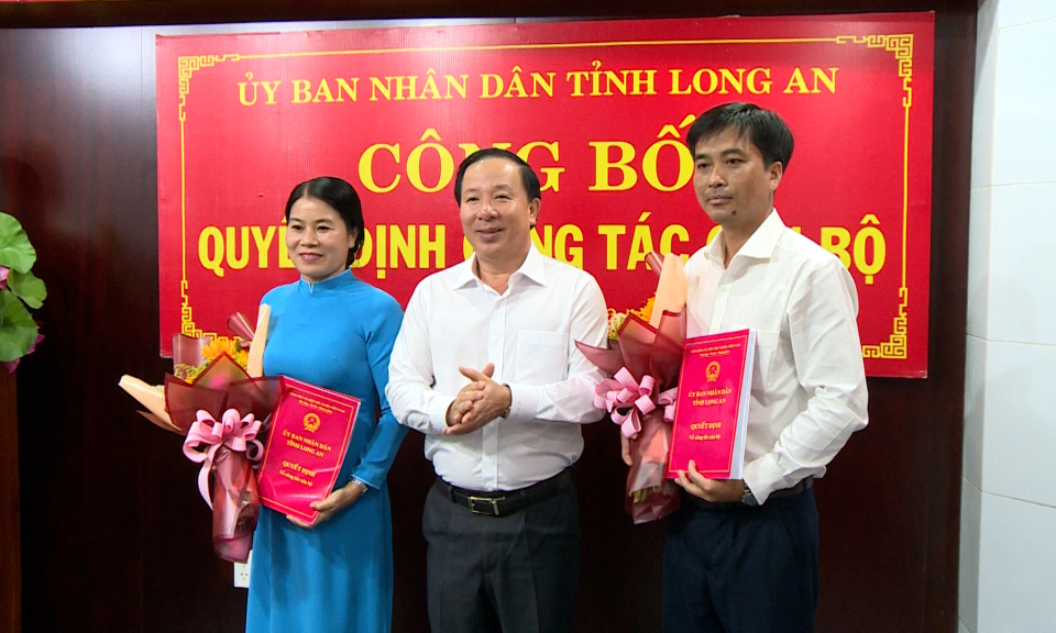 UBND tỉnh  Long An trao quyết định bổ nhiệm cán bộ