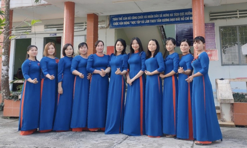 Phụ nữ Tân Hưng hưởng ứng "Tuần lễ Áo dài" năm 2023