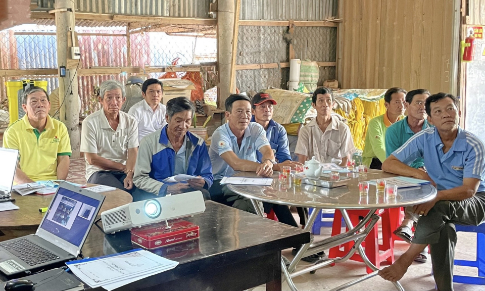 Tân Hưng tập huấn sản xuất theo tiêu chuẩn VietGAP cho nông dân hợp tác xã Hưng Thành