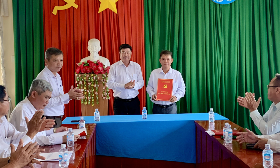 Huyện ủy Châu Thành công bố quyết định bổ nhiệm Bí thư Đảng ủy xã Thanh Vĩnh Đông