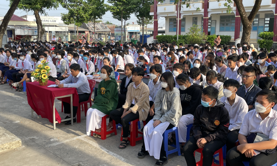 Tân Hưng tuyên truyền các nội dung về Bộ đội Biên phòng cho học sinh