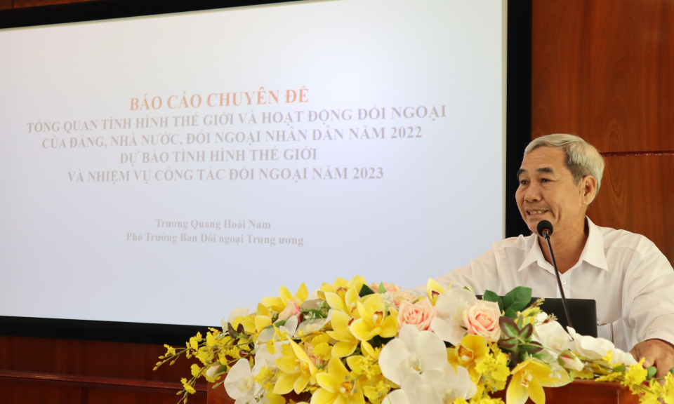 Bến Lức: Hội nghị báo cáo viên Huyện ủy tháng 2 năm 2023