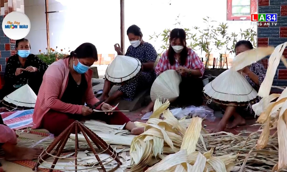 Nét văn hóa bình dị từ nghề chằm nón lá Lộc Giang