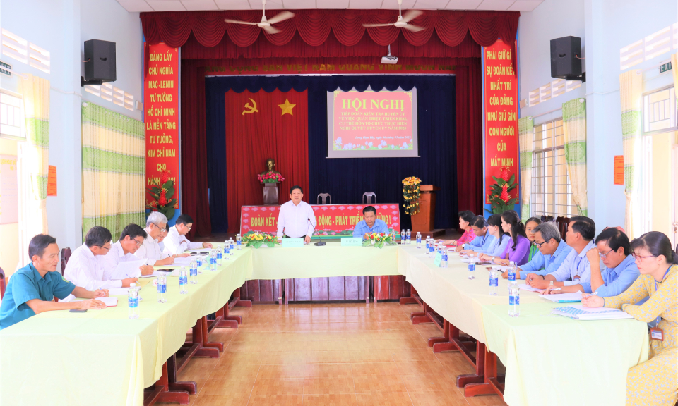 Bí thư Huyện ủy Cần Đước Nguyễn Văn Đát làm việc với Đảng ủy xã Long Hựu Tây về thực hiện Nghị quyết Huyện ủy