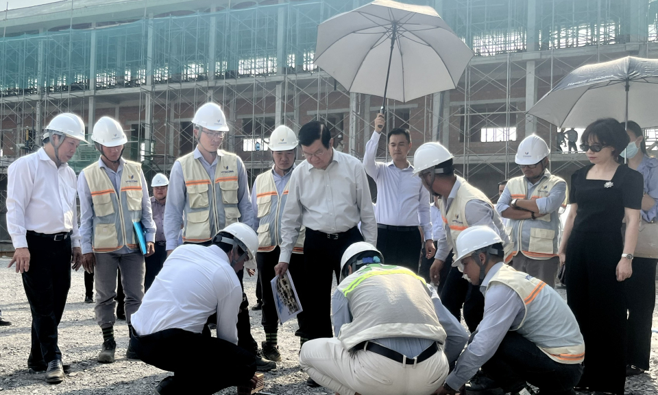 Bến Lức họp bàn phương án thiết kế, vị trí đặt tượng Anh hùng dân tộc Nguyễn Trung Trực trong trường học