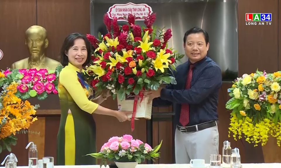 Lãnh đạo tỉnh thăm, chúc mừng Ngày Quốc tế Phụ nữ 8/3
