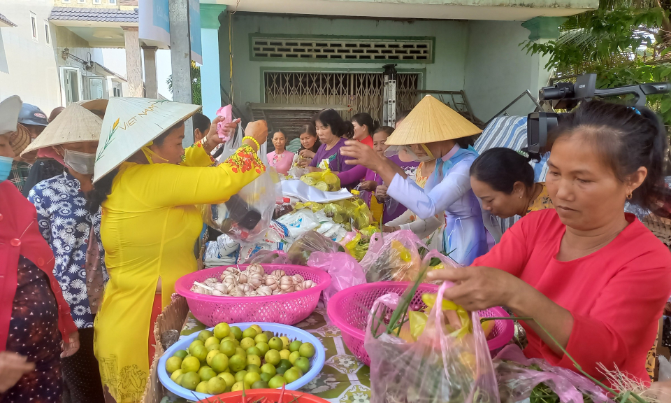 Đức Hòa sôi nổi tổ chức các hoạt động chào mừng Ngày Quốc tế Phụ nữ 8/3