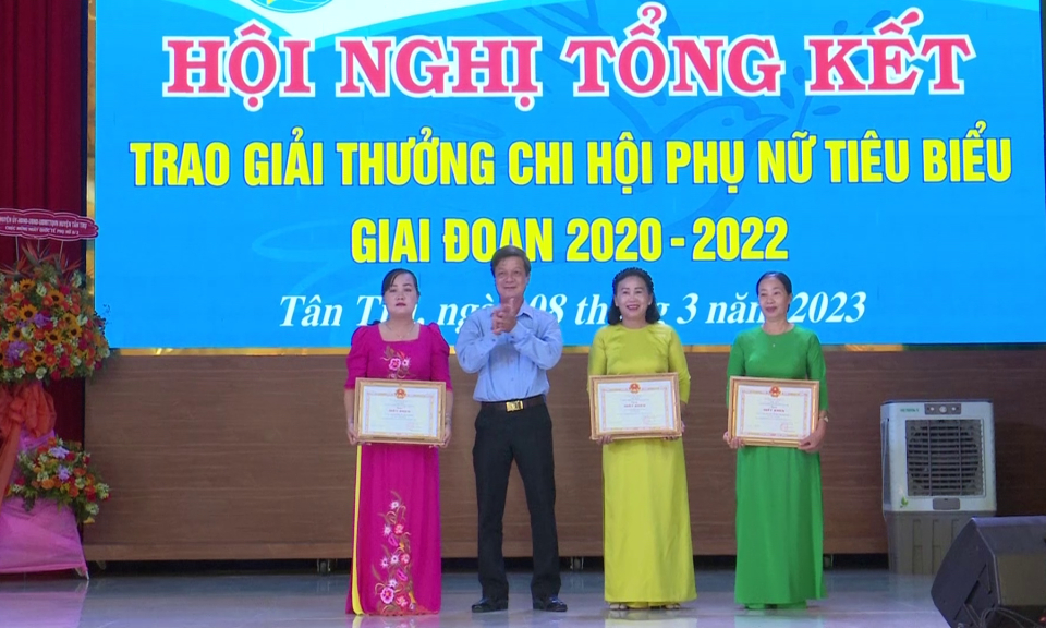 Hội LHPN huyện Tân Trụ tổ chức họp mặt kỷ niệm Ngày Quốc tế Phụ nữ 8/3