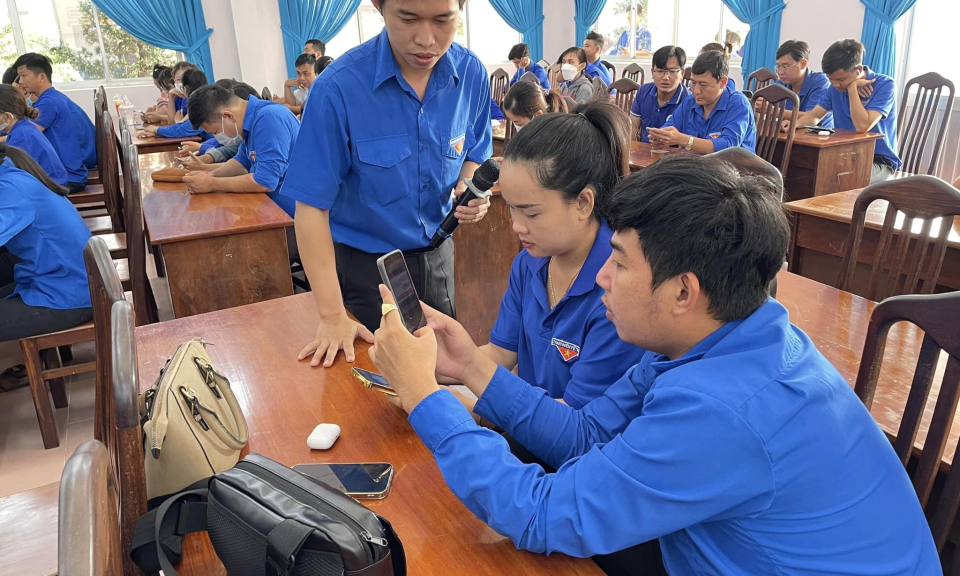 Thành đoàn Tân An: Thanh niên sử dụng dịch vụ công trực tuyến và thanh toán điện tử