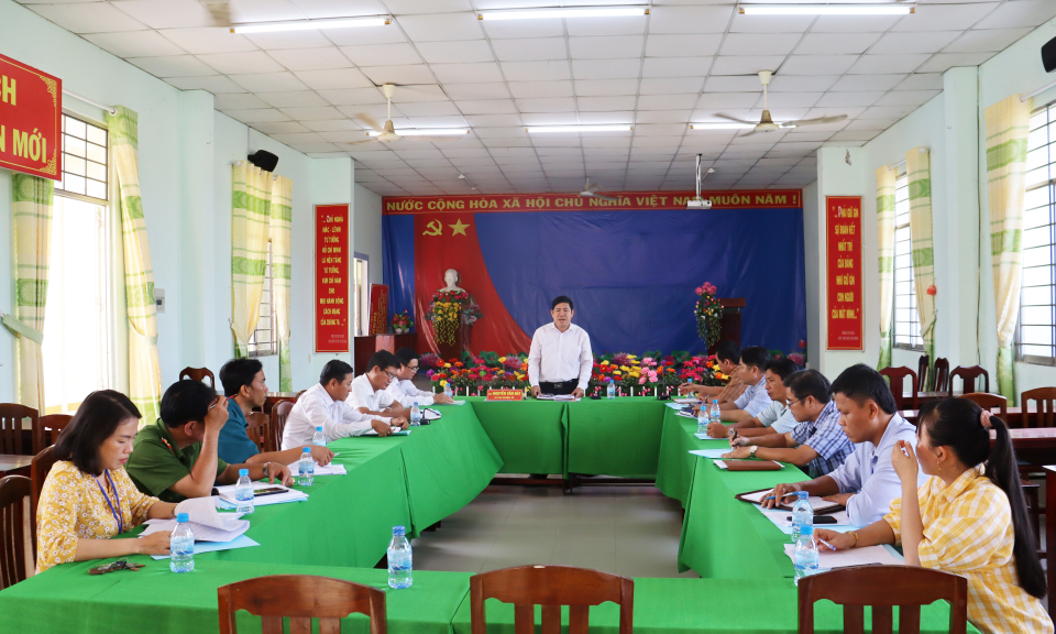 Bí thư Huyện ủy Cần Đước kiểm tra tiến độ thực hiện Nghị quyết Huyện ủy tại Tân Trạch