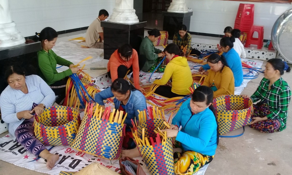 Ban Văn Hóa - Xã hội HĐND tỉnh khảo sát tại Tân Hưng về hoạt động giáo dục thường xuyên