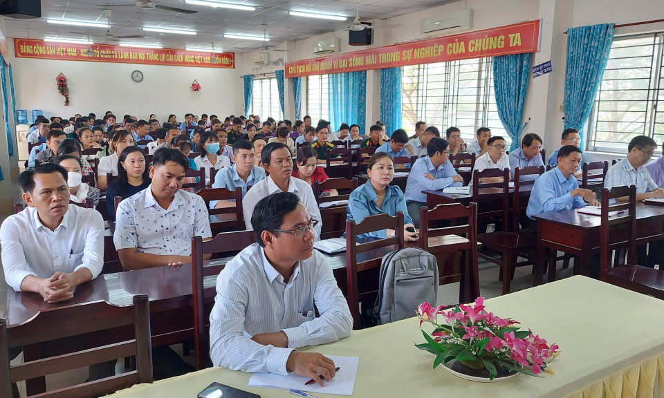 Thạnh Hóa tổ chức tập huấn kỹ năng viết tin, bài 