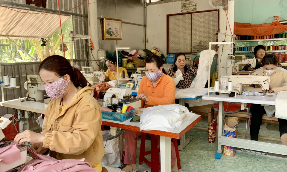 Tân Hưng khởi nghiệp thành công từ nghề may gia công tại nhà