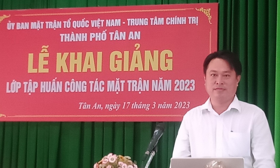 Thành phố Tân An khai giảng lớp tập huấn công tác Mặt trận 2023