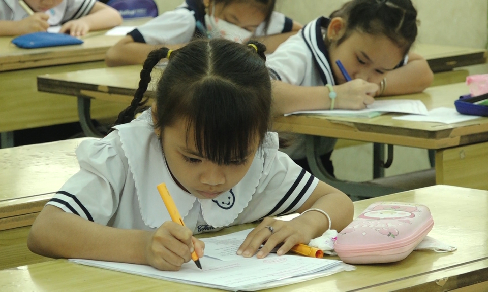 Đức Hòa tổ chức hội thi giao lưu vở sạch chữ đẹp cấp tiểu học