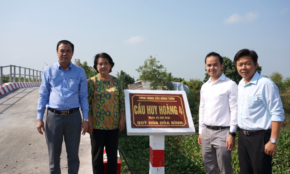 Mộc Hóa khánh thành 2 cầu giao thông nông thôn tại xã Bình Hòa Tây