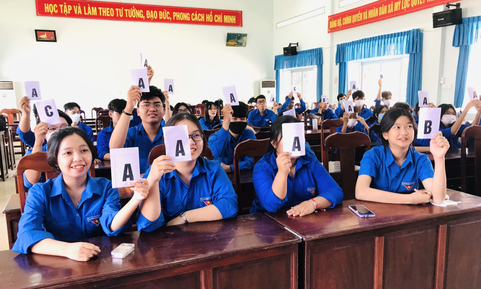 Cần Giuộc sôi nổi hội thi Ring The Golden Bell To Research Local History