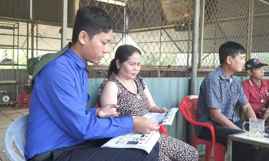 Tân Hưng: Ngày cao điểm tình nguyện hỗ trợ người dân thực hiện dịch vụ công trực tuyến