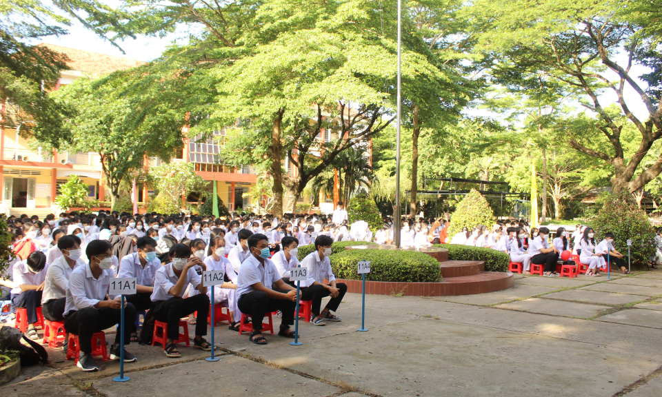 Ban Văn hóa - Xã hội HĐND tỉnh khảo sát tình hình hoạt động giáo dục thường xuyên tại huyện Đức Huệ.