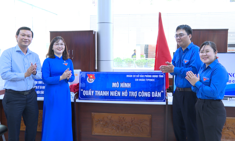 Ra mắt mô hình “Quầy thanh niên hỗ trợ công dân”