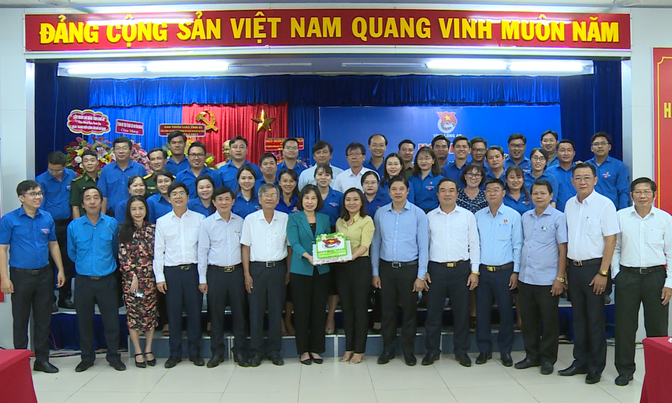 Tỉnh Đoàn Long An vừa tổ chức Chương trình Họp mặt kỷ niệm 92 năm Ngày thành lập Đoàn 