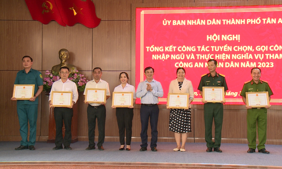 Thành phố Tân An tổng kết công tác tuyển quân