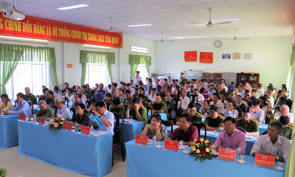 Công an huyện Cần Đước tổ chức hội nghị lắng nghe ý kiến Nhân dân