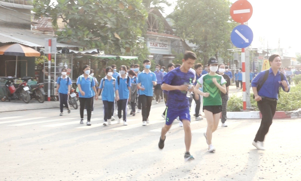 Đức Hòa phát động Cuộc vận động “Toàn dân rèn luyện thân thể theo gương Bác Hồ vĩ đại” 