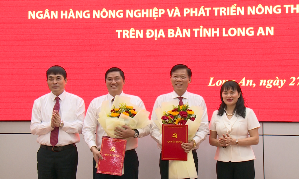 Lễ chuyển giao, tiếp nhận tổ chức đảng, đảng viên các chi nhánh Agribank trên địa bàn tỉnh Long An