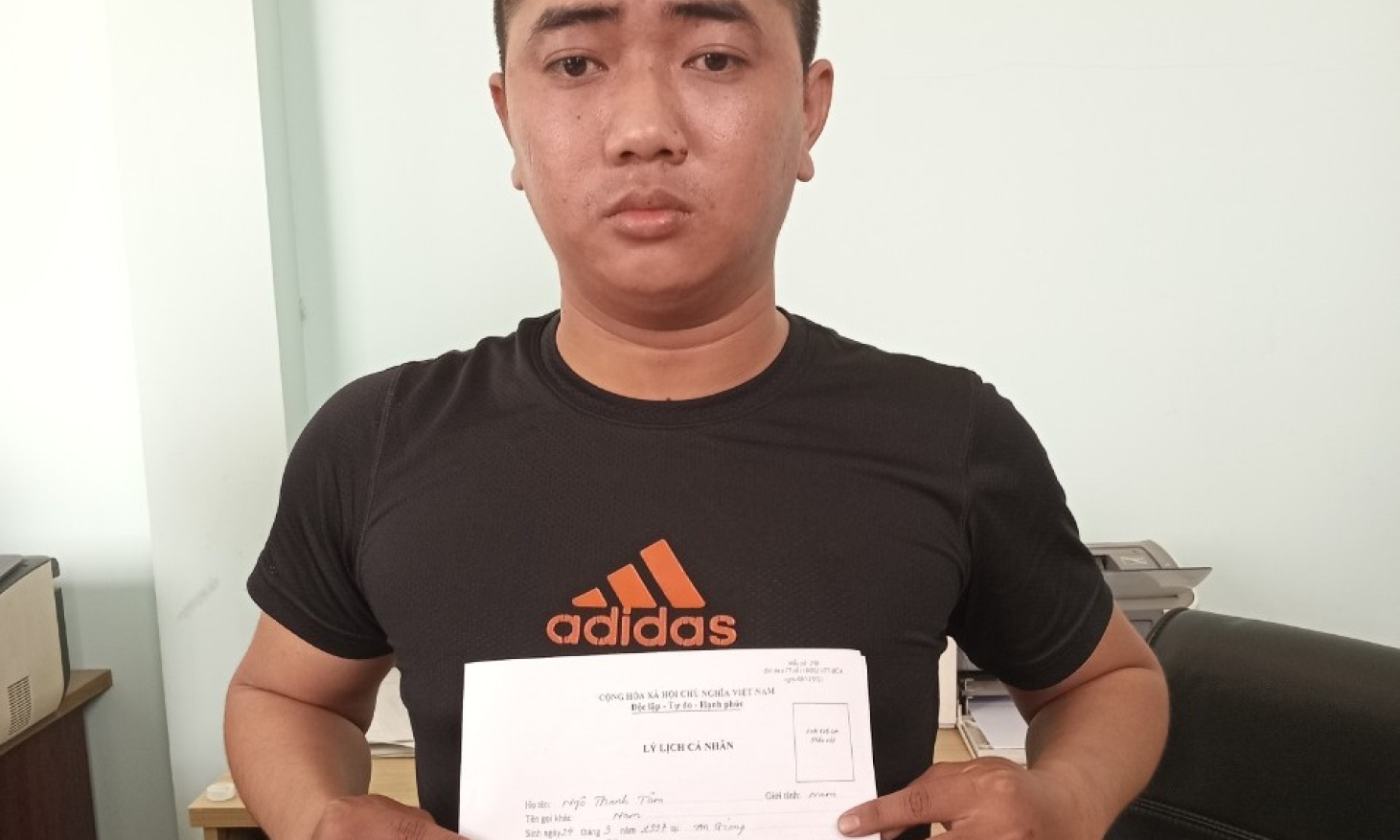 Khởi tố đối tượng cướp giật sợi dây chuyền của người đi đường