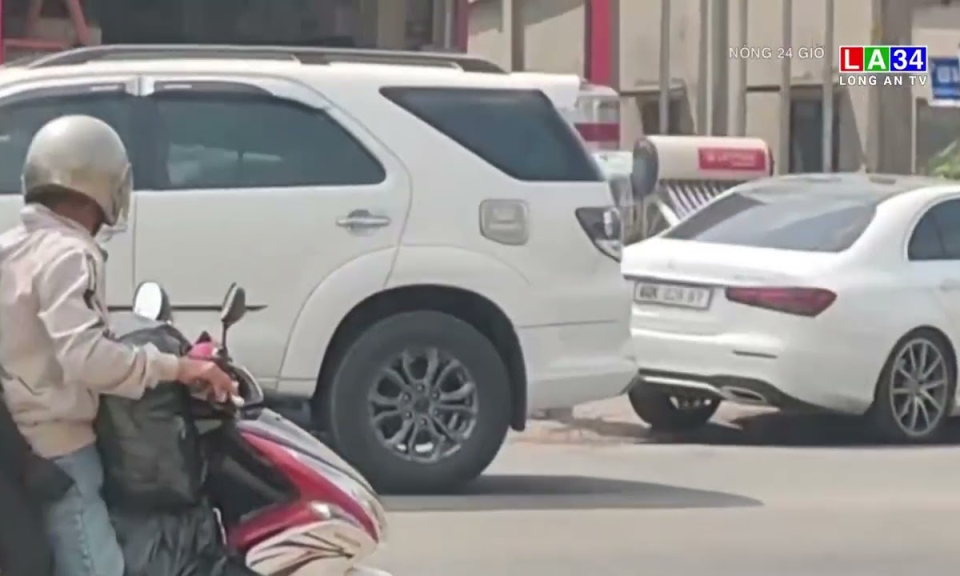 Làm rõ vụ người phụ nữ bị đánh ghen lột sạch đồ, cắt tóc giữa đường
