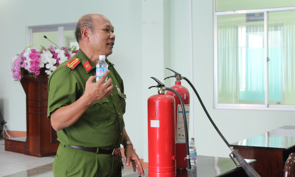 Đức Huệ tập huấn kiến thức, kỹ năng Phòng cháy chữa cháy và cứu nạn cứu hộ 