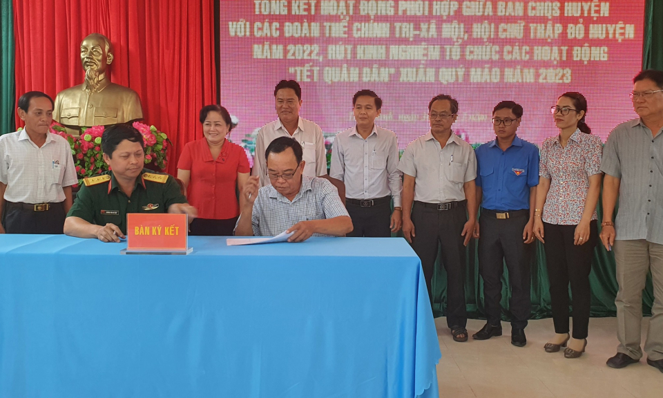 Tân Thạnh tổng kết hoạt động liên tịch giữa ban CHQS huyện với với các Đoàn thể