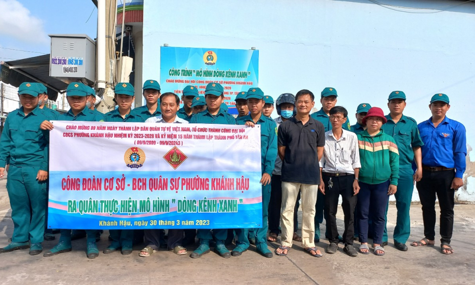 Ra quân vớt lục bình, khơi thông dòng chảy mô hình "Dòng kênh xanh"