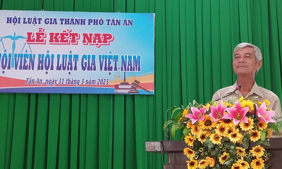 Thành phố Tân An ra mắt Chi hội Luật gia phường Tân Khánh.