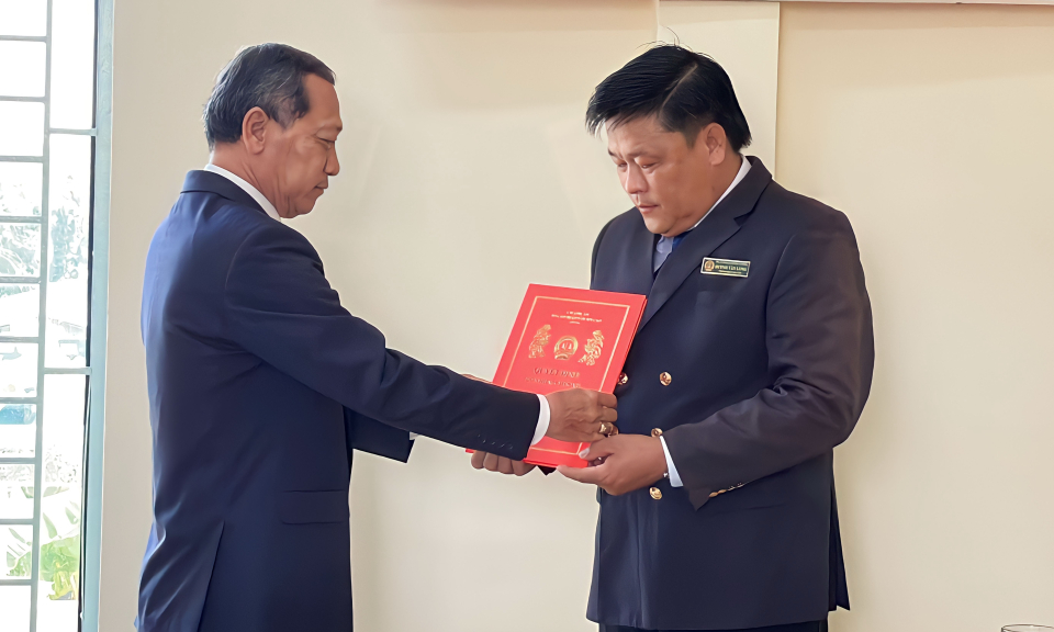 Tân Hưng bổ nhiệm Phó Chánh án Tòa án Nhân dân huyện