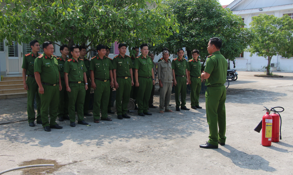 Thủ Thừa tập huấn kiến thức, kỹ năng phòng cháy chữa cháy và cứu nạn cứu hộ