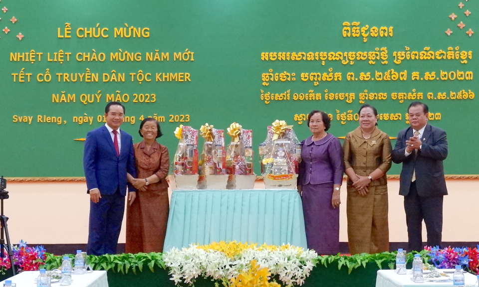 Lãnh đạo tỉnh Long An thăm, chúc Tết cổ truyền tại tỉnh Svay Rieng, Vương quốc Campuchia