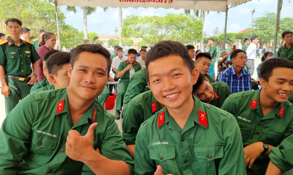 Thành phố Tân An tham gia họp mặt gia đình chiến sĩ mới tại Trung đoàn 738